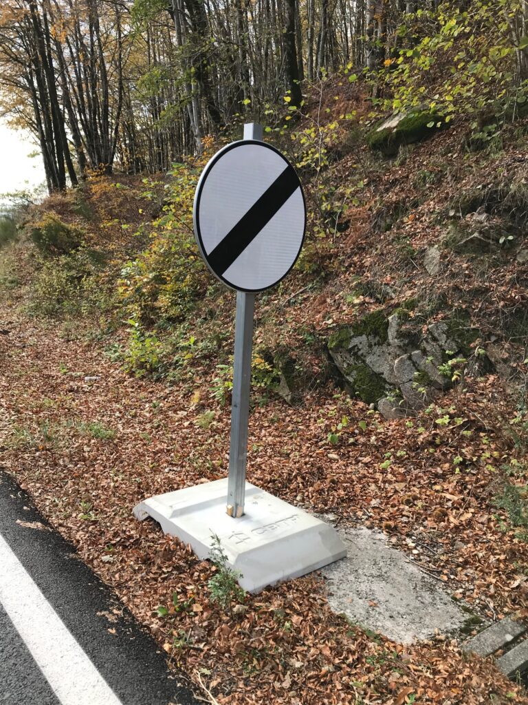 Panneau réglementaire